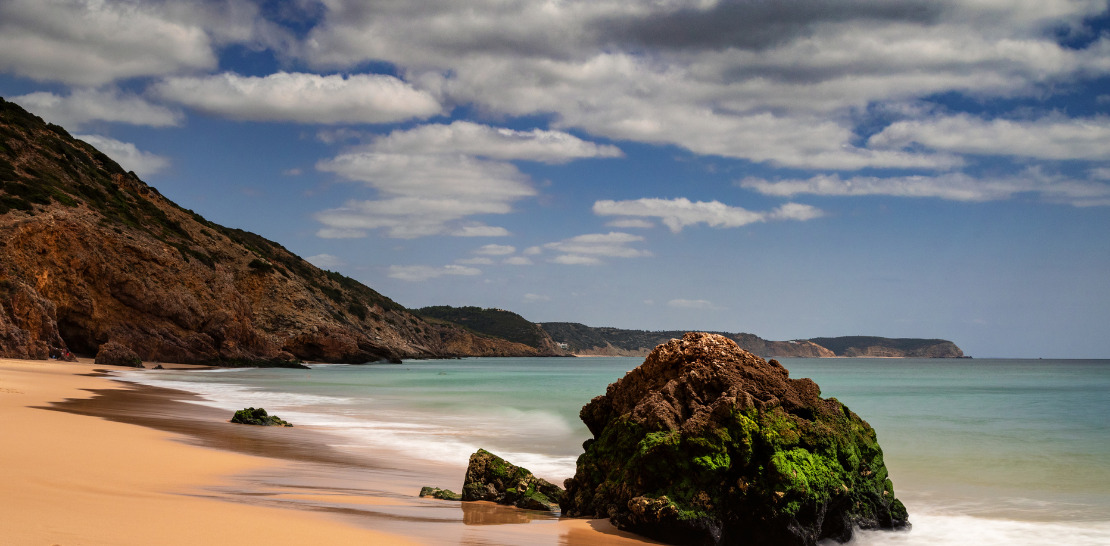 Praia das Furnas Best beaches near Salema